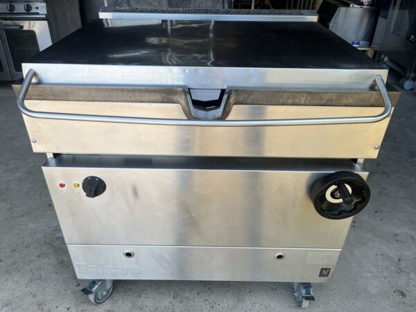 Falcon Bratt Pan LPG or NAT Gas G2994