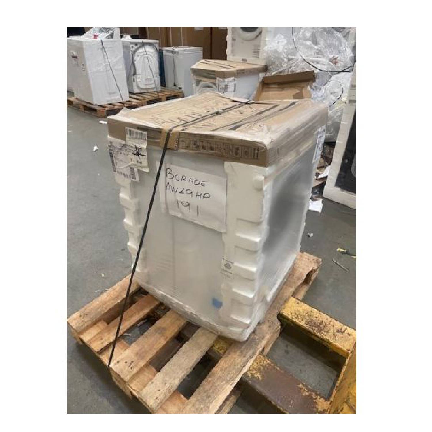 Whirlpool AWZ9HP/PRO 9kg Heat Pump Dryer – Graded Commercial Dryer