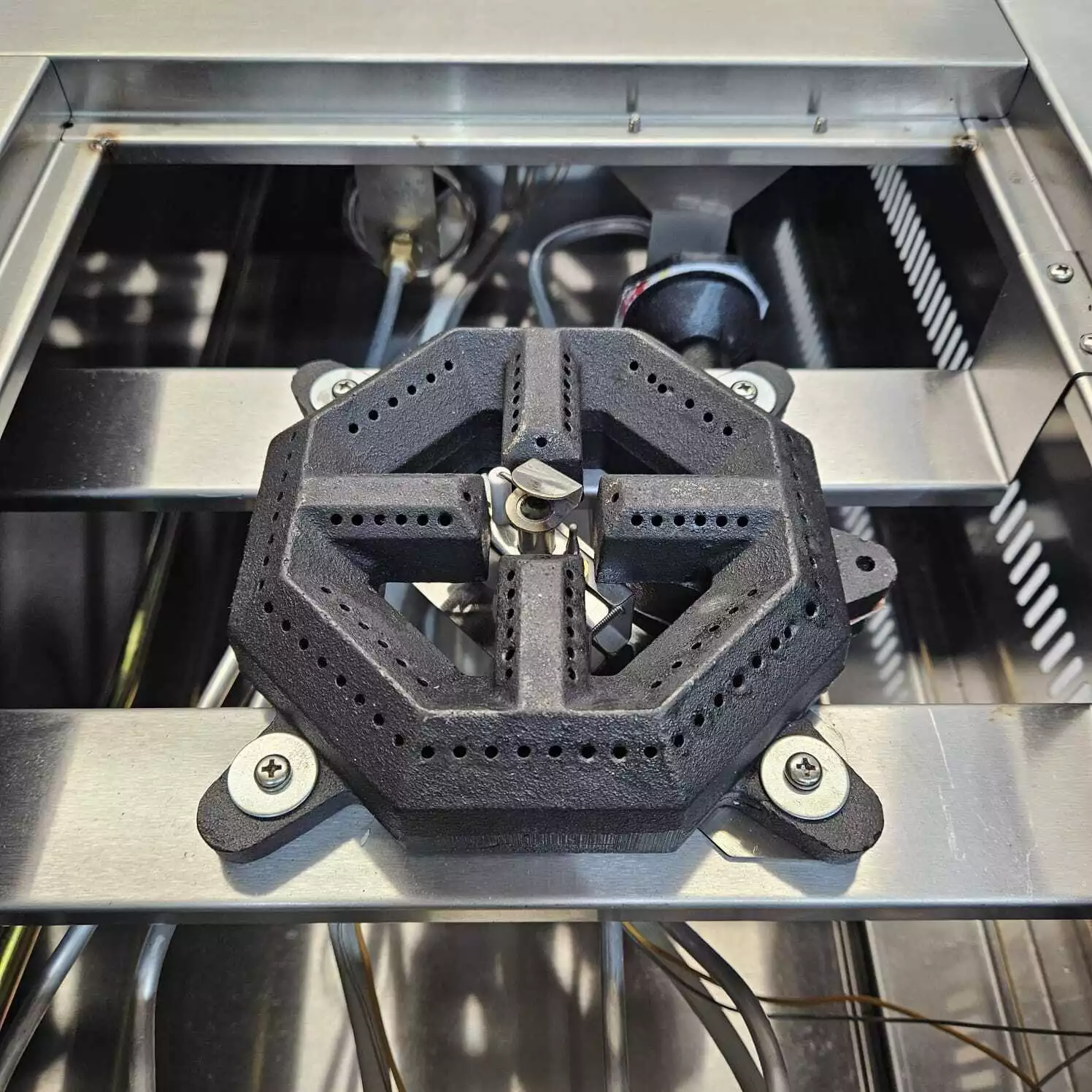 Hosty 4 Burner LPG Gas Hob – Tabletop Commercial Cooker Hosty 4 Burner LPG Gas Hob – Tabletop Commercial Cooker - Image 3