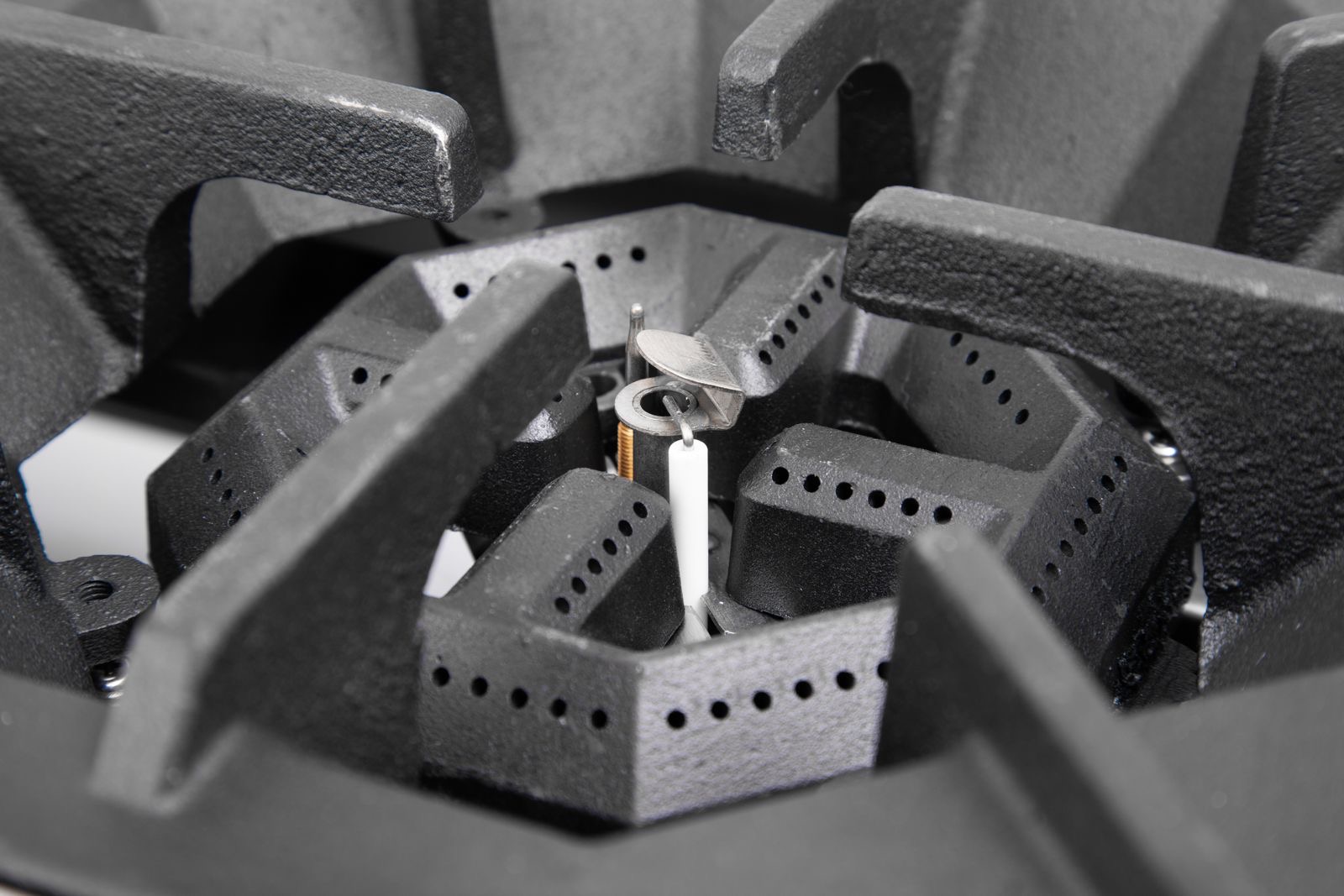 ELITE Triple Burner LPG Gas Cooker – Cast Iron Boiling Rings ELITE Triple Burner LPG Gas Cooker – Cast Iron Boiling Rings - Image 4