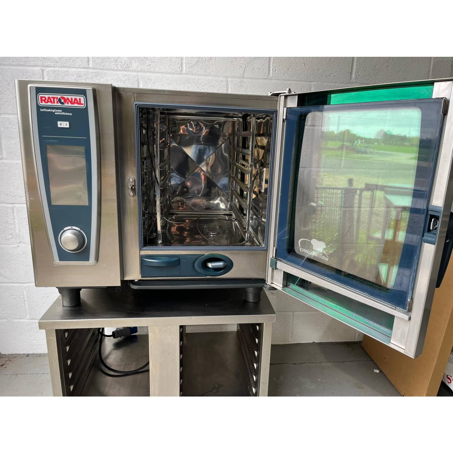 Rational SCCWE 61/1 6 Grid Gas Combi Oven on a UGII Stand Rational SCCWE 61/1 6 Grid Gas Combi Oven on a UGII Stand