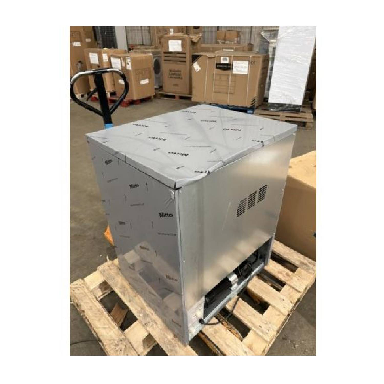 Masterfrost M800 80kg Ice Maker – Graded Commercial Ice Machine Masterfrost M800 80kg Ice Maker – Graded Commercial Ice Machine dent