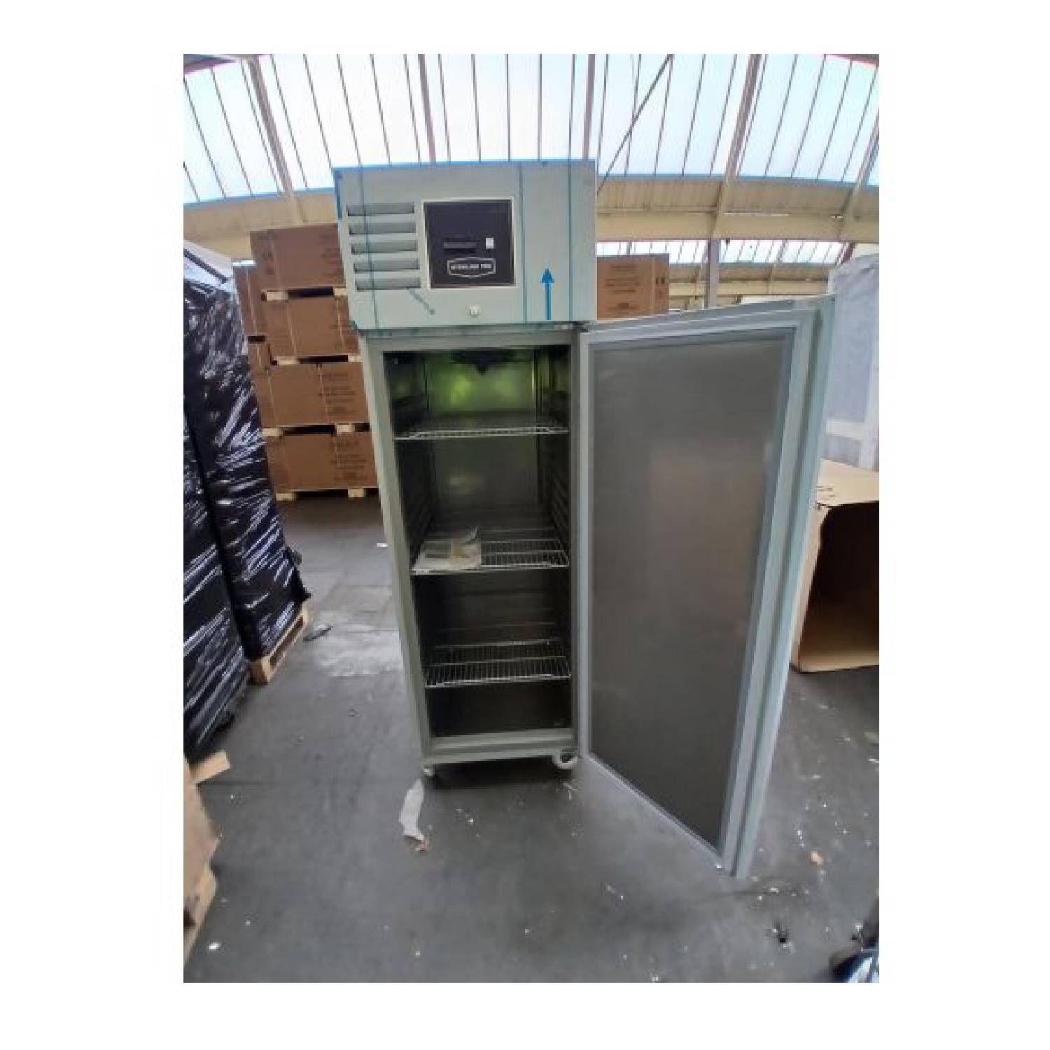Graded Sterling Pro SPI700R Single Door Gastronorm Refrigerator 700L Graded Sterling Pro SPI700R Single Door Gastronorm Refrigerator 700L (3)