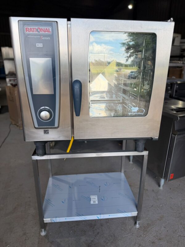 Reconditioned Rational SCC61/G - 6 Grid Gas Combi Oven on a UGI Stand