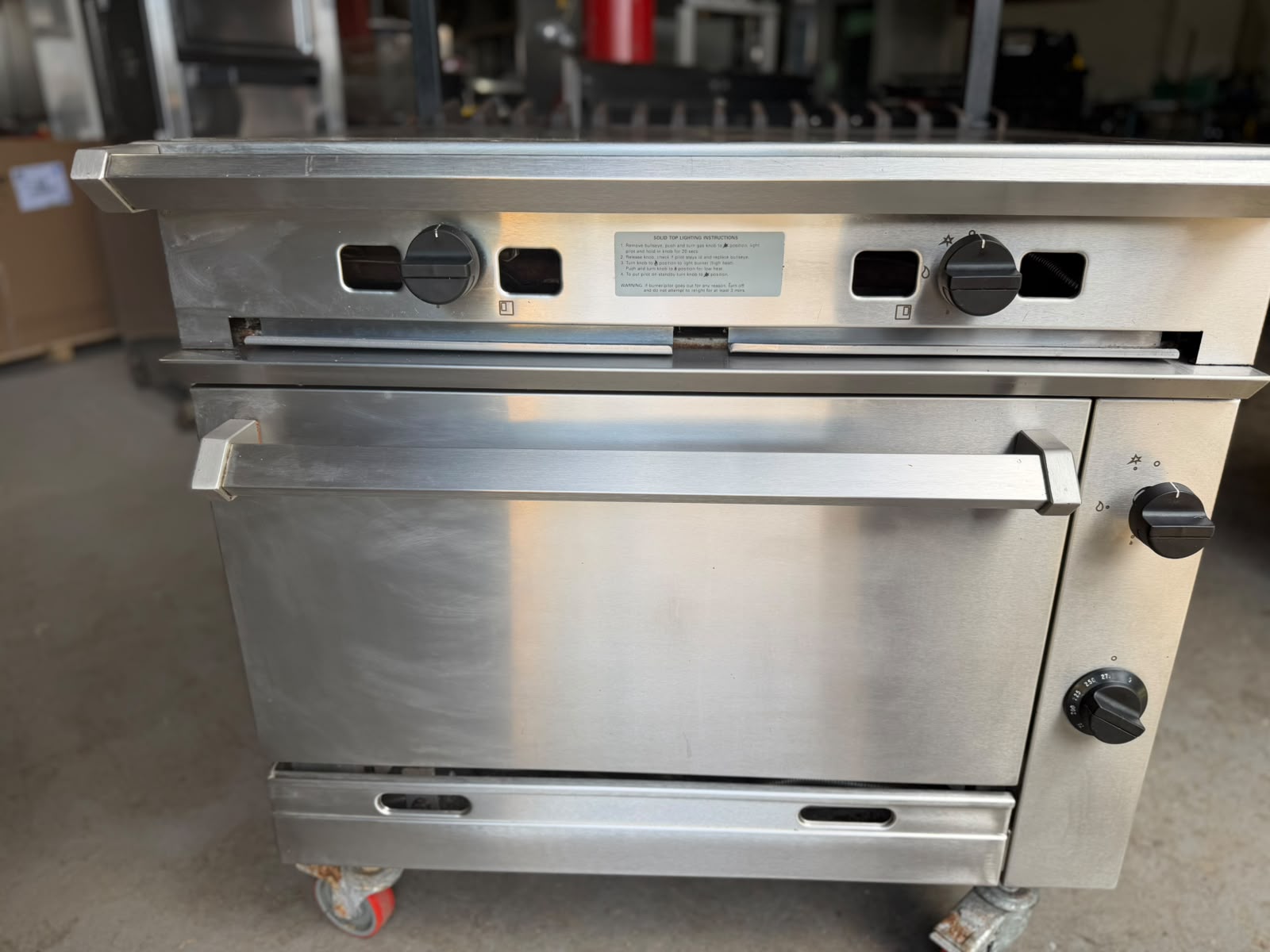Reconditioned Falcon Chieftain G1006FX Twin Bullseye Solid Top Gas 2/1GN Range