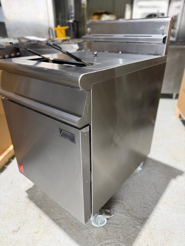 Reconditioned Falcon Dominator Natural Gas Twin Tank Fryer